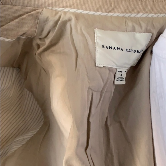 ⬇️REDUCED! Banana Republic beige blazer - Picture 7 of 7